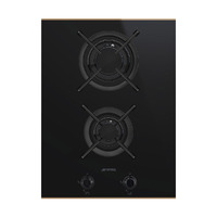 SMEG gáz főzőlap, Dolce Stil Novo design, 38 cm, 2 gázégő, öntöttvas edénytartók, fekete/üveg/kerámia alap réz díszítéssel